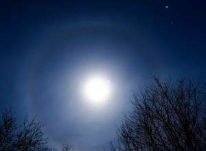 حلقه دور ماه چیست و چگونه تشکیل میشود